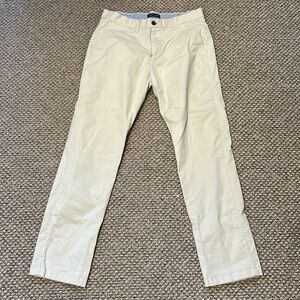 Tommy Hilfiger Custom Fit 32/32 Khakis Pants. Cream/tan color.